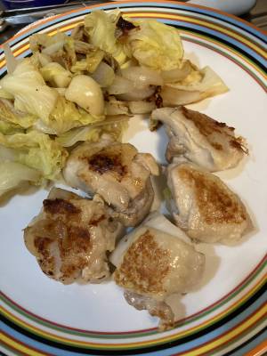 鶏とキャベツの塩蒸し焼き