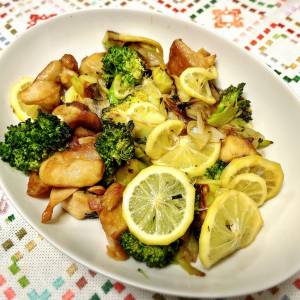 ブロッコリーと鶏肉の塩レモン炒め