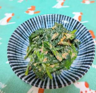 春菊とほうれんそうのごまマヨおかかあえ