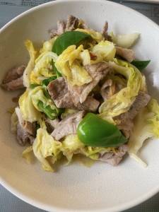 キャベツと豚肉の塩炒め