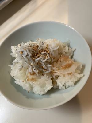 新たまねぎと梅干しの炊き込みご飯