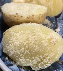 チーズ味の粉ふきいも