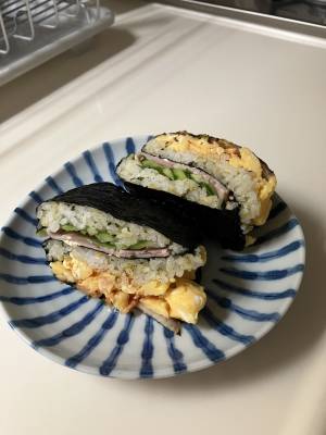 赤じそふりかけおにぎり