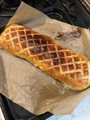 サーモンときのこのパイ包み