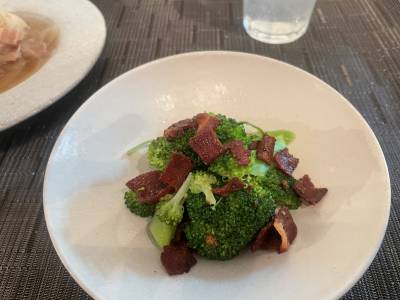 ブロッコリーのにんにくベーコン炒め