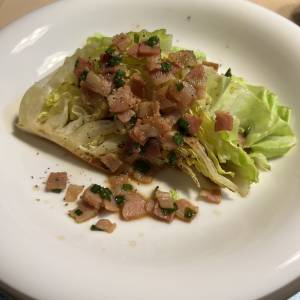 焦がしキャベツのベーコンバターソース