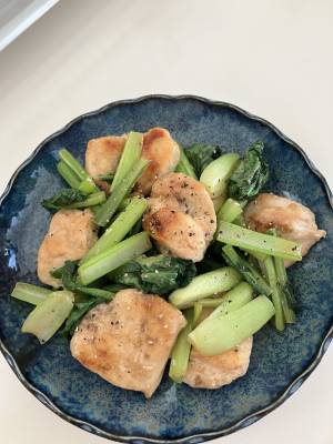 鶏肉と小松菜の炒め物