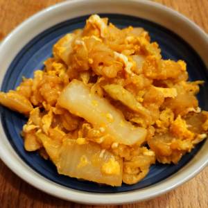 白菜と天かすの炒め物