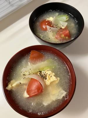 レタスとトマトの卵スープ