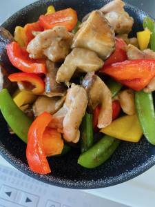 鶏肉と野菜の黒酢炒め