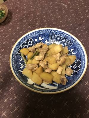 新じゃがのごま煮