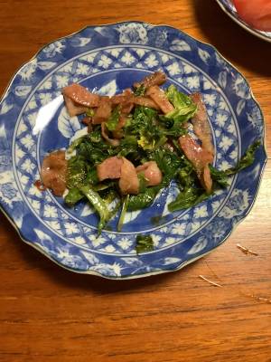 セロリの葉のベーコン炒め