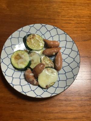 ズッキーニとソーセージのチーズ焼き