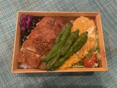 赤ピーマンとキャベツの炒めごまあえ