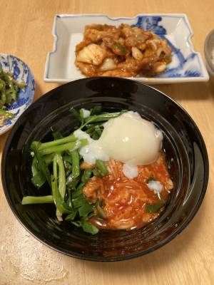 にらとキムチの温泉卵あえ