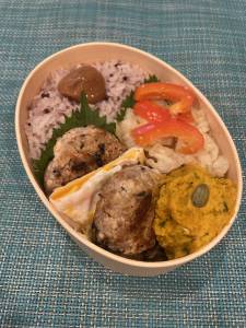 赤ピーマンとキャベツの炒めごまあえ