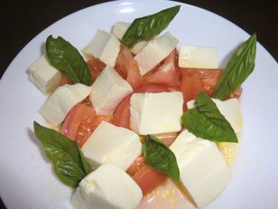 トマトと豆腐のカプレーゼ風