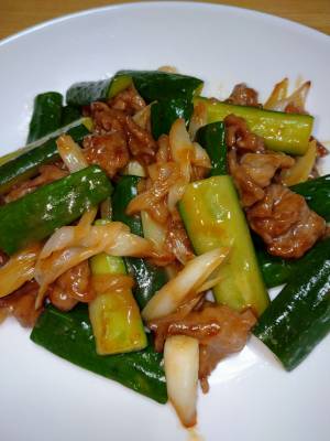 きゅうりと牛肉のオイスター炒め