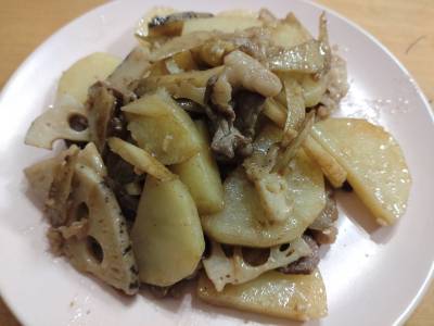 じゃがごぼれんこんと牛肉のオイスター炒め