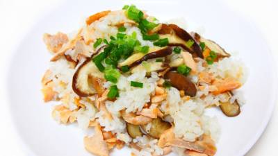 鮭(さけ)ときのこの混ぜご飯