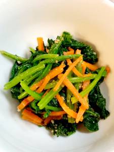 ほうれんそうとにんじんのごま酢風味