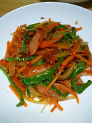 ソーセージの野菜炒め