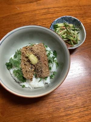 さんま缶のごまあえ丼