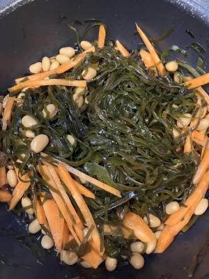 昆布とにんじんの煮物