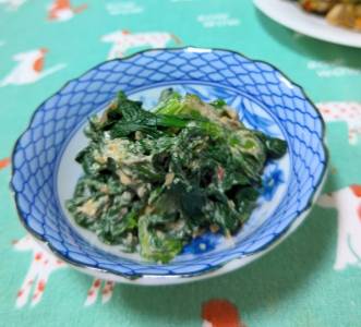 春菊とほうれんそうのごまマヨおかかあえ