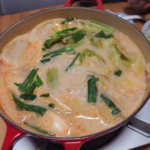 ピリ辛ギョーザ鍋