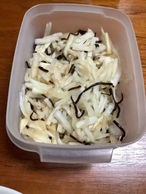 大根の塩昆布あえ