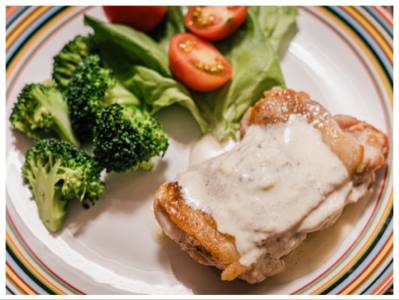 チキンソテーのチーズソース