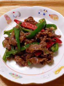 青椒牛肉絲（チンジャオニューロースー）