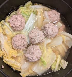 ひき肉だんごと白菜のスープ煮