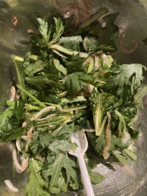 春菊と新たまねぎのガーリックサラダ