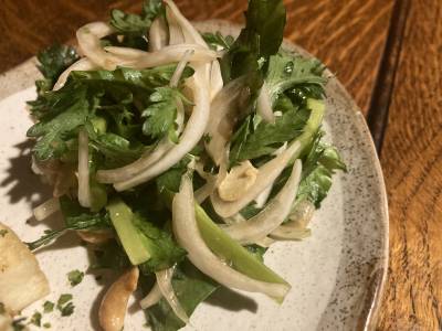 春菊と新たまねぎのガーリックサラダ