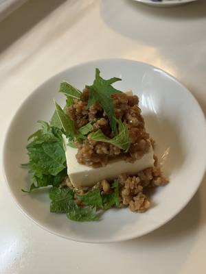 蒸し豆腐のピリ辛そぼろ