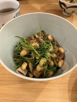 豆苗とベーコンのバターじょうゆ炒め