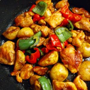 鶏ももと新じゃがのカレーオイスター炒め