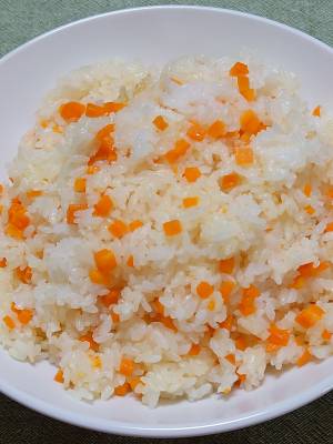 炊き込みにんじんピラフ