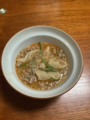 ごま風味のワンタンスープ