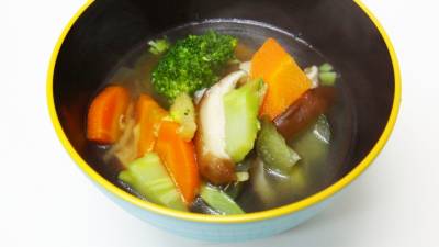 手羽先の先端と野菜のスープ