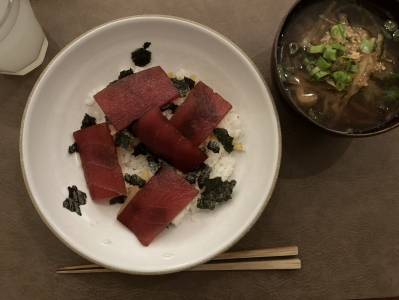 まぐろとたくあんのちらしずし