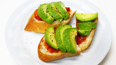 トマトアボカドトースト