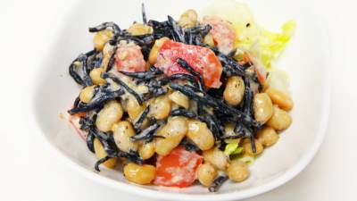 蒸し大豆とひじきのサラダ