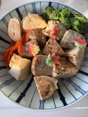 高野豆腐の肉詰めと菜の花の煮物