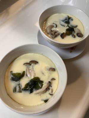 えび、わかめ、きのこ入り茶碗蒸し