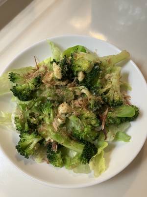 ブロッコリーのおかかチーズ