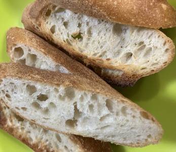 オリーブ油たっぷりのバゲット