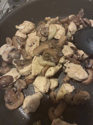 マッシュルームとチキンのガーリックソテー